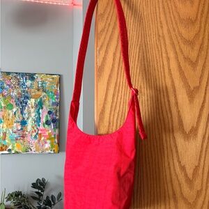 BAGGU Small Nylon Sling Bag in Red